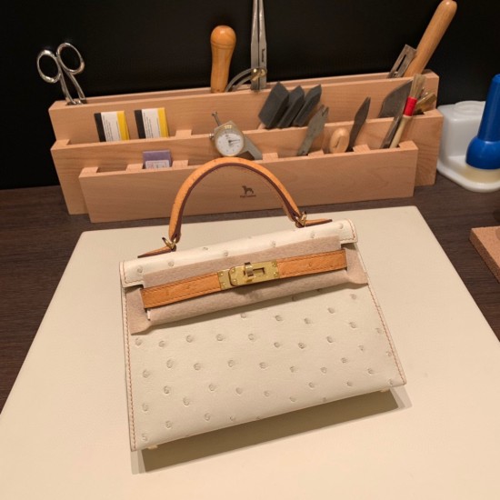 エルメスケリーミニ Kelly bag miniMini Kelly New stock  オーストリッチ ostrich パルシュマン 3C /Parchemin ゴールド金具 kellymini-026 全手縫い